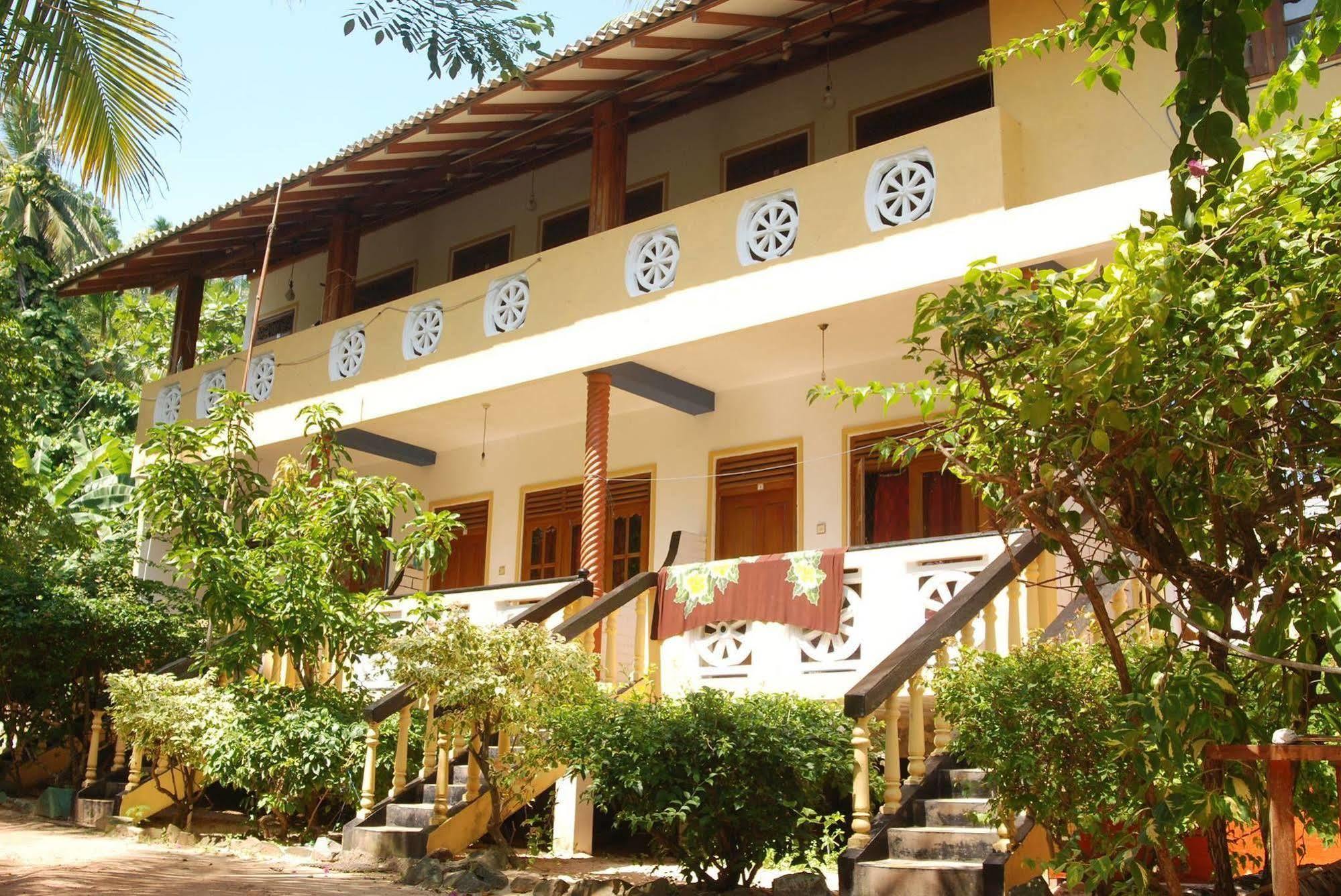 Dinu'S Resort Talaramba エクステリア 写真