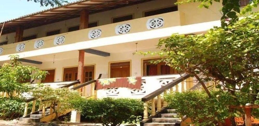 Dinu'S Resort Talaramba エクステリア 写真